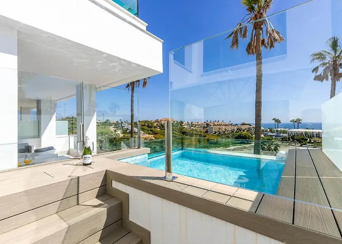 Luxury High End - Santa Barbara Heights Clc - For Work, Play & Family Lejlighed Fuengirola
