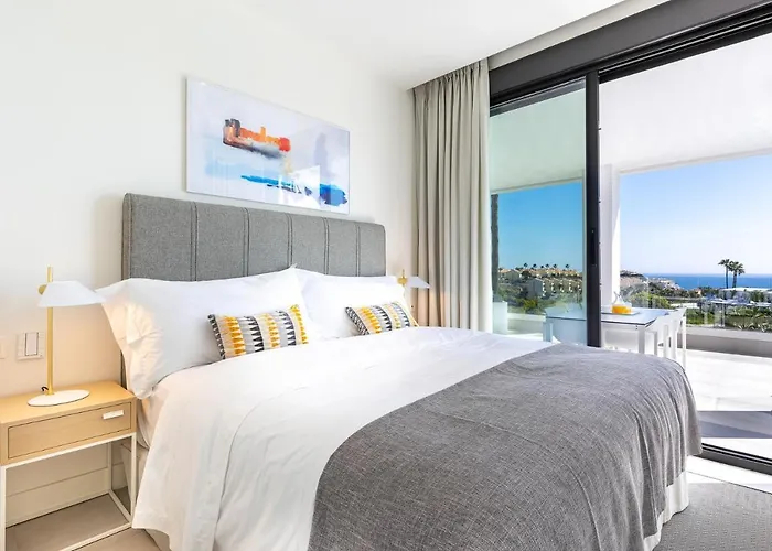 Luxury High End - Santa Barbara Heights Clc - For Work, Play & Family Lejlighed